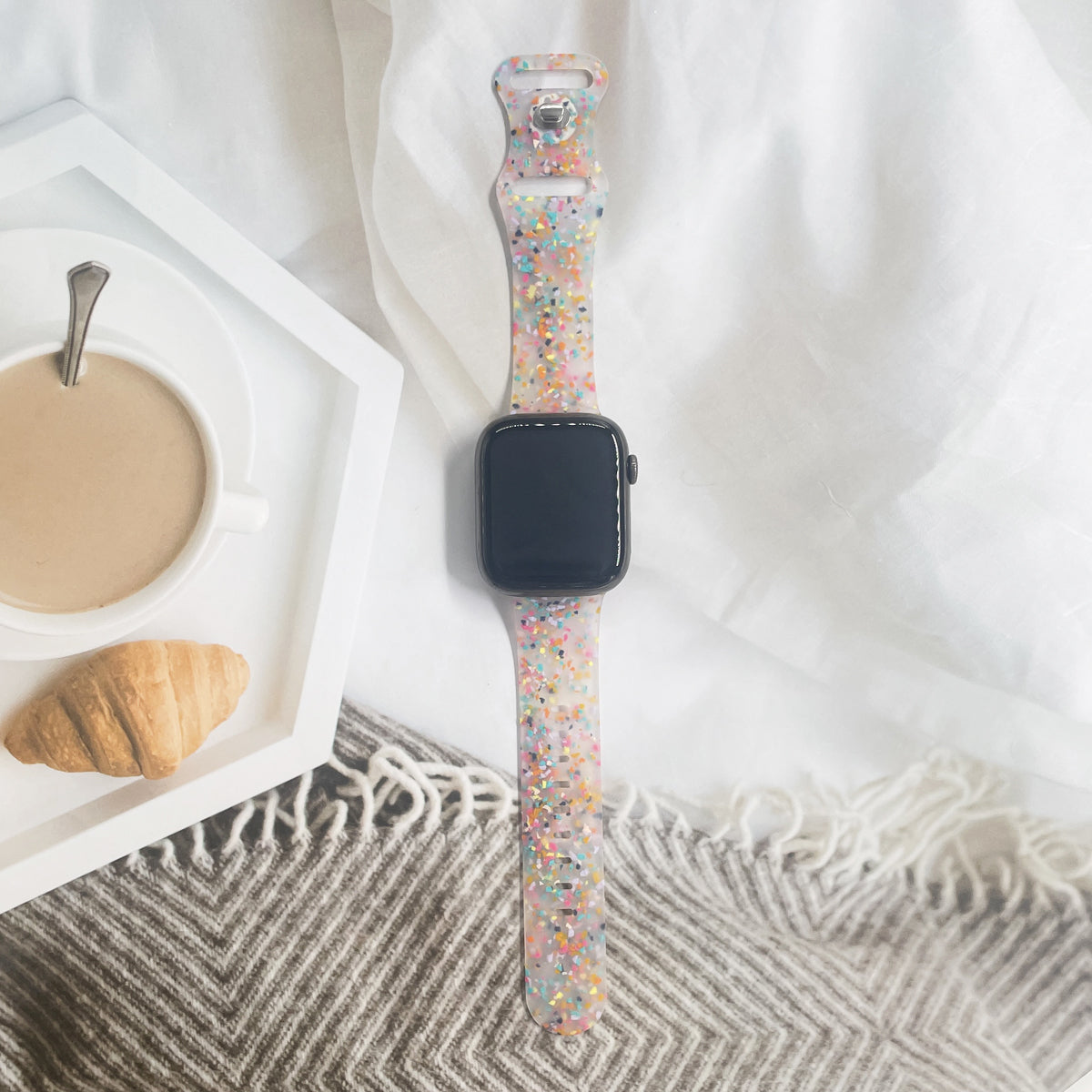 Silicone Watch Band for Apple Watch Series 9 8 7 41mm SE (2023) SE (2022) 6 5 4 SE 40mm 3 2 1 38mm 8-shaped Buckle Pattern Strap Silicone Watch Band for Apple Watch Series 9 8 7 41mm SE (2023) SE (2022) 6 5 4 SE 40mm 3 2 1 38mm 8-shaped Buckle Pattern Strap